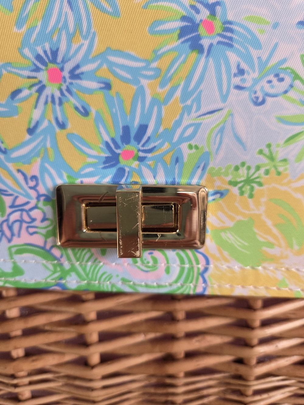 Lily Pulitzer Wine Tote Wicker Carrier in the "Cheek to Cheek" print. - Picture 5 of 6